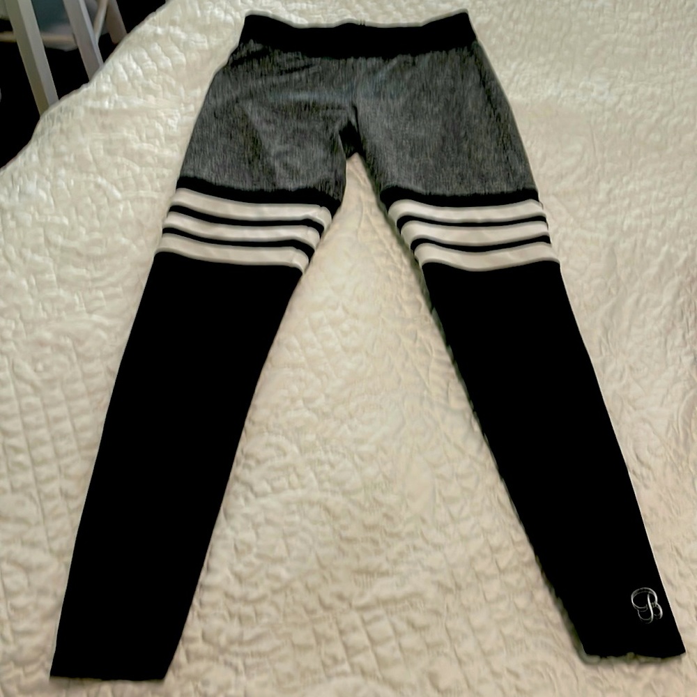 Bombshell Leggings ( low rise original and hard to find ) XS black